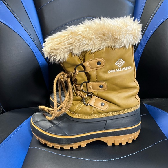 Dream Pairs Other - Kids Snow Winter Boots size 1 Dream Pairs